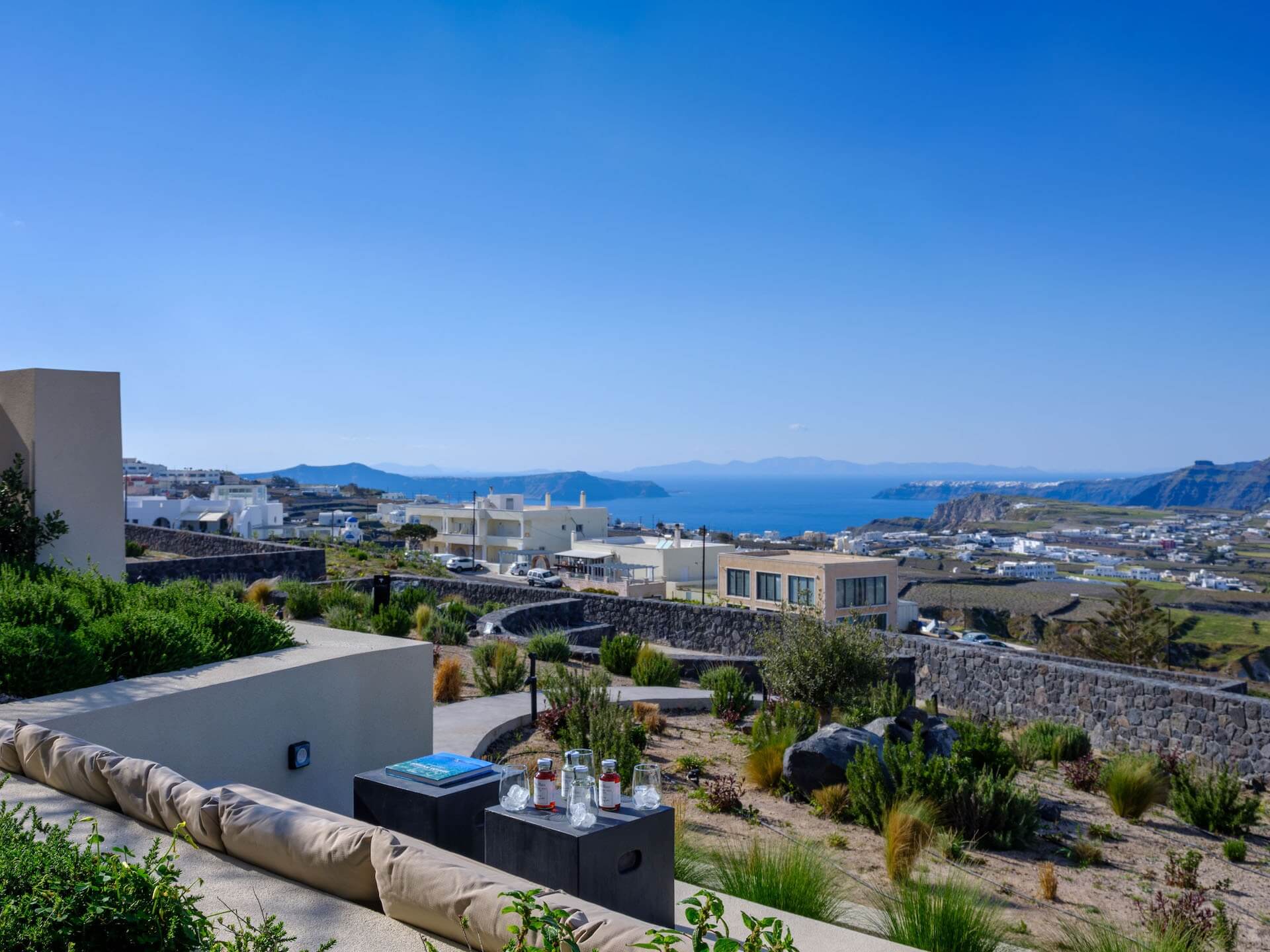 5 - Elegant Two Bedroom Suite with Private Pool and Caldera View