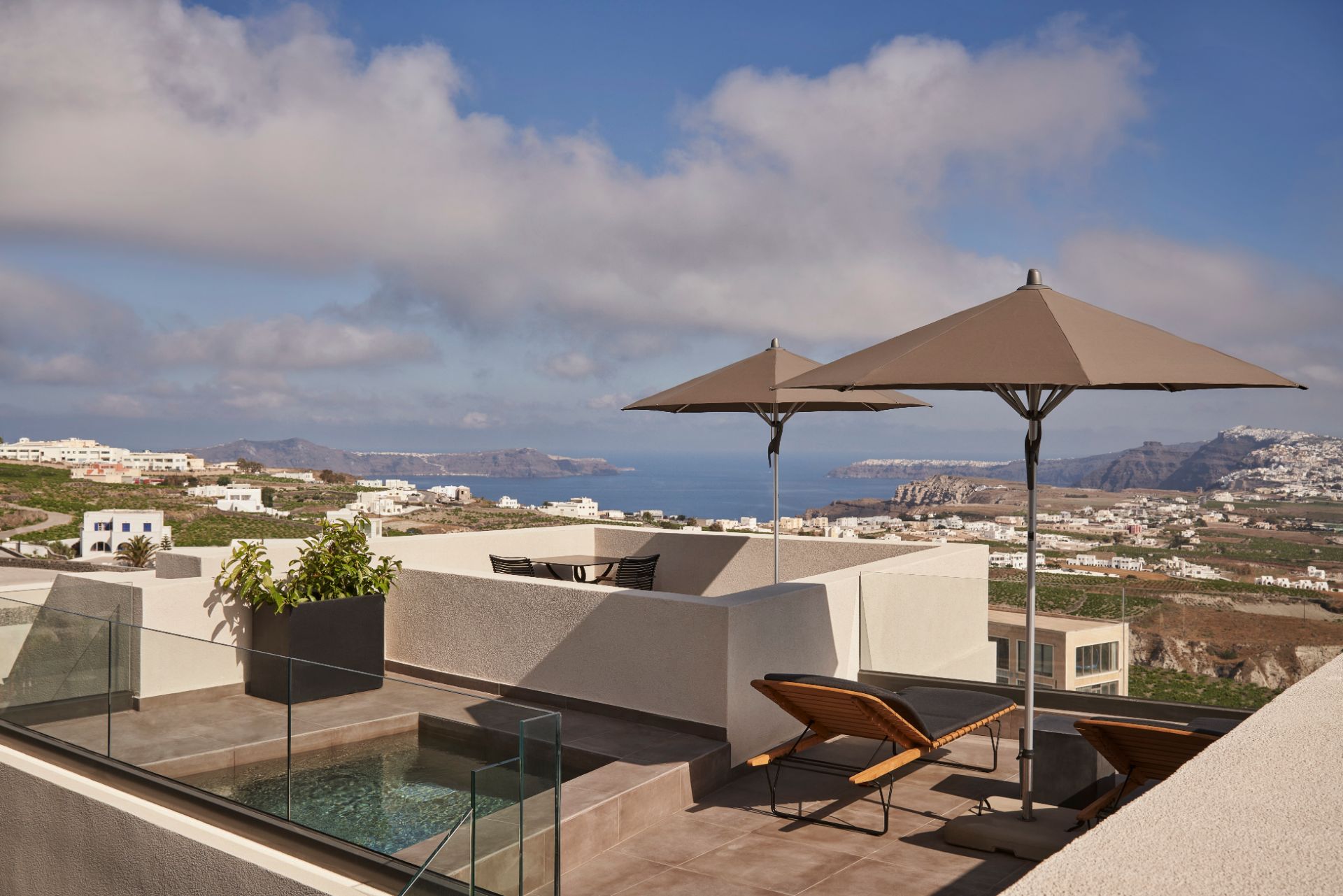 Apikia-Santorini-Suite-Outdoor-Hot-Tub-Panoramic-View-3
