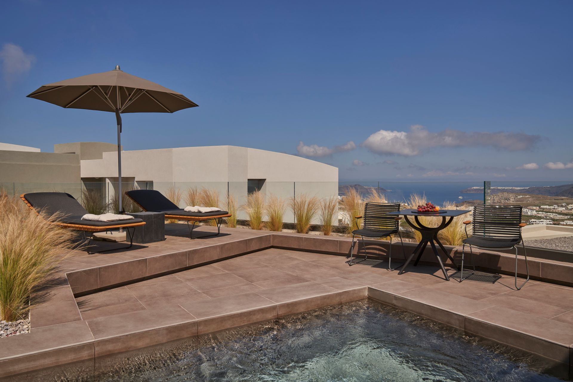 Apikia-Santorini-Suite-Outdoor-Hot-Tub-Panoramic-View-6