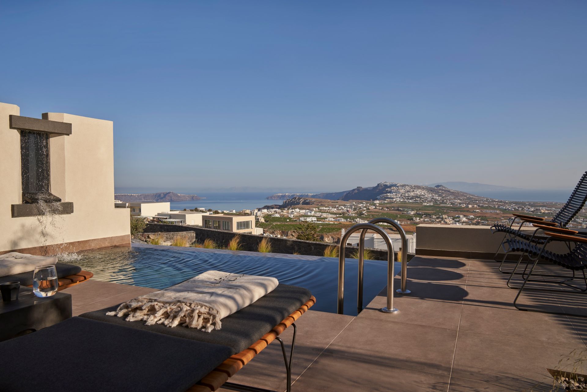 Apikia-Santorini-Supreme-Pool-Suite-Panoramic-View-10